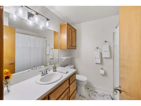 Bath - 2291 SE Hacienda Ave, Gresham, OR 97080 photo 1 of 4
