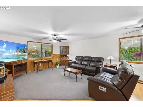 Living - 2291 SE Hacienda Ave, Gresham, OR 97080 photo 1 of 2