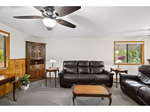 Living - 2291 SE Hacienda Ave, Gresham, OR 97080 photo 2 of 2