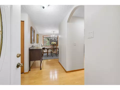 Entry Way - 2291 SE Hacienda Ave, Gresham, OR 97080 photo 1 of 2