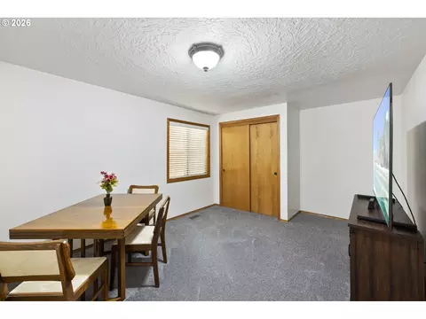 Dining - 2291 SE Hacienda Ave, Gresham, OR 97080 photo 3 of 3