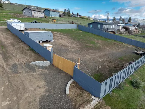1111 Starlight St, The Dalles, OR 97058