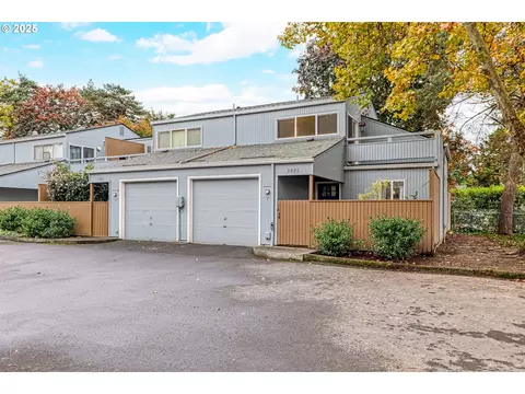 1551 NW Tanasbrook Ct, Beaverton, OR 97006
