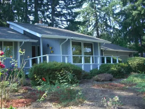 261 S 68th Pl, Springfield, OR 97478 photo 1