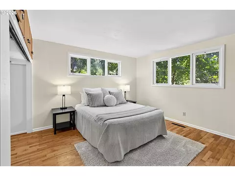Bedroom - 65 W 35th Pl, Eugene, OR 97405 photo 1 of 5