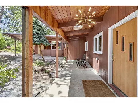 Exterior - 65 W 35th Pl, Eugene, OR 97405 photo 4 of 14