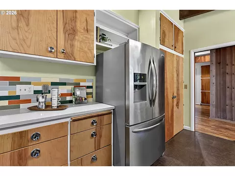 Kitchen - 65 W 35th Pl, Eugene, OR 97405 photo 2 of 5