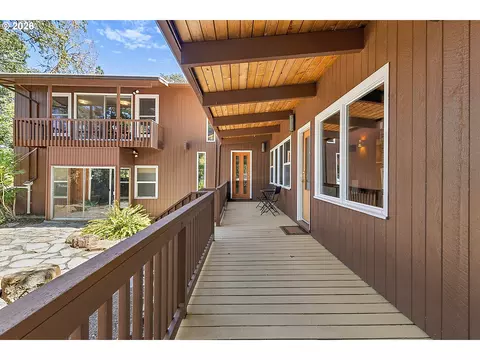 Exterior - 65 W 35th Pl, Eugene, OR 97405 photo 11 of 14