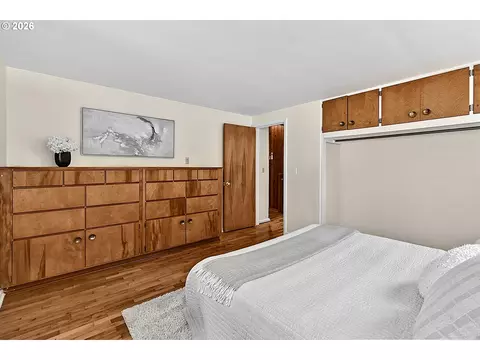 Bedroom - 65 W 35th Pl, Eugene, OR 97405 photo 2 of 5