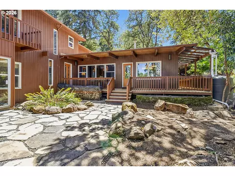 Exterior - 65 W 35th Pl, Eugene, OR 97405 photo 10 of 14