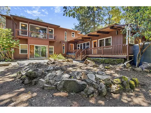 Exterior - 65 W 35th Pl, Eugene, OR 97405 photo 9 of 14