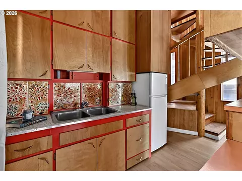 Kitchen - 65 W 35th Pl, Eugene, OR 97405 photo 5 of 5