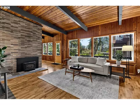 Living - 65 W 35th Pl, Eugene, OR 97405 photo 1 of 4