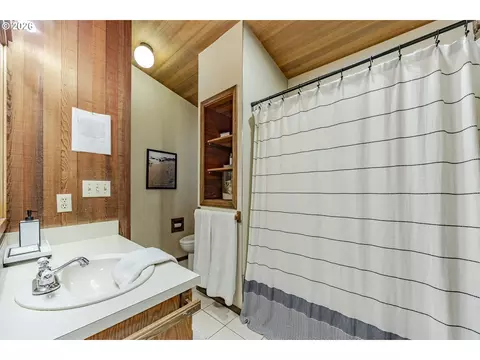 Bath - 86616 Pine Grove Rd, Eugene, OR 97402 photo 1 of 2