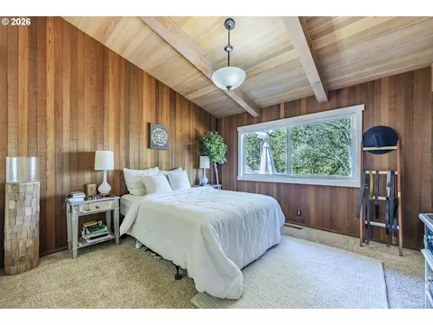 Bedroom - 86616 Pine Grove Rd, Eugene, OR 97402 photo 1 of 4