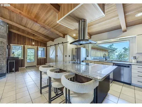 Kitchen - 86616 Pine Grove Rd, Eugene, OR 97402 photo 3 of 8