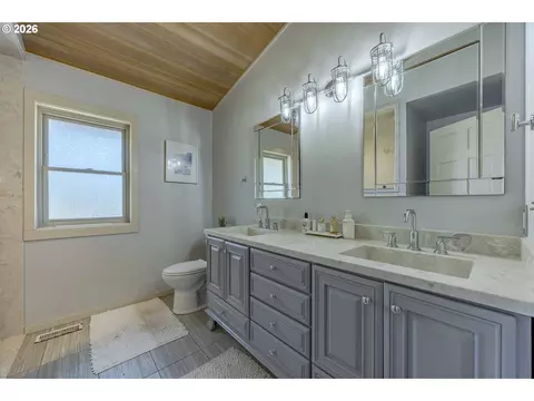 Bath - 86616 Pine Grove Rd, Eugene, OR 97402 photo 2 of 2