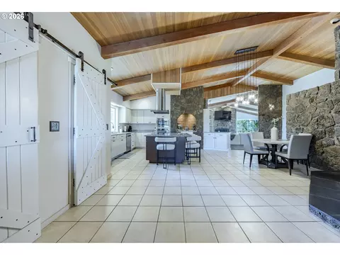 Kitchen - 86616 Pine Grove Rd, Eugene, OR 97402 photo 4 of 8