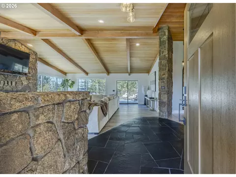 Entry Way - 86616 Pine Grove Rd, Eugene, OR 97402 photo 1 of 2