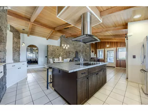Kitchen - 86616 Pine Grove Rd, Eugene, OR 97402 photo 6 of 8
