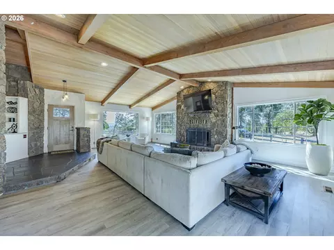 Living - 86616 Pine Grove Rd, Eugene, OR 97402 photo 3 of 4