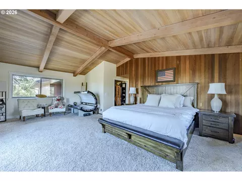 Bedroom - 86616 Pine Grove Rd, Eugene, OR 97402 photo 4 of 4