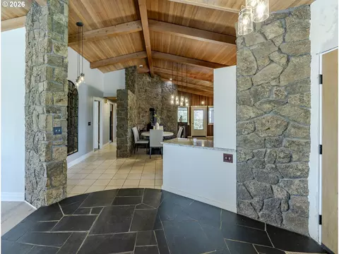 Entry Way - 86616 Pine Grove Rd, Eugene, OR 97402 photo 2 of 2