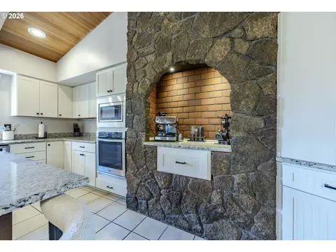 Kitchen - 86616 Pine Grove Rd, Eugene, OR 97402 photo 7 of 8
