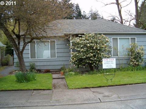 2534 Emerald St, Eugene, OR 97403 photo 1