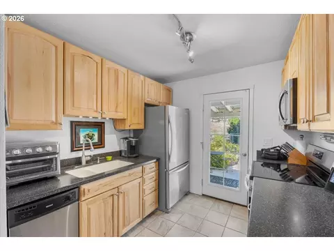 Kitchen - 946 E 4th Ave, Riddle, OR 97469 photo 1 of 3