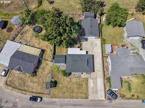 View/Area - 946 E 4th Ave, Riddle, OR 97469 photo 5 of 6