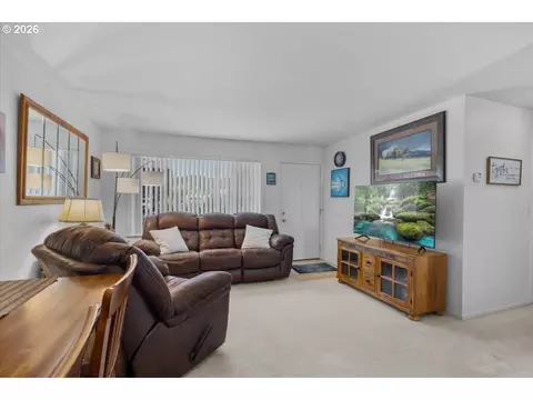 Living - 946 E 4th Ave, Riddle, OR 97469 photo 1 of 1