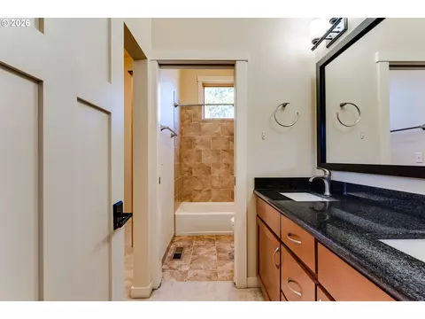 Bath - 1485 Perdue Loop, Eugene, OR 97401 photo 3 of 4