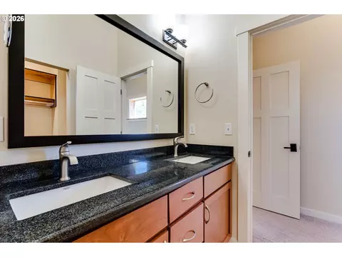 Bath - 1485 Perdue Loop, Eugene, OR 97401 photo 4 of 4