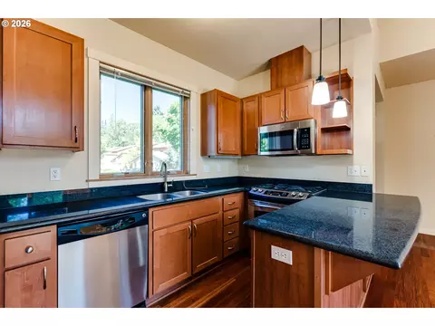 Kitchen - 1485 Perdue Loop, Eugene, OR 97401 photo 2 of 4