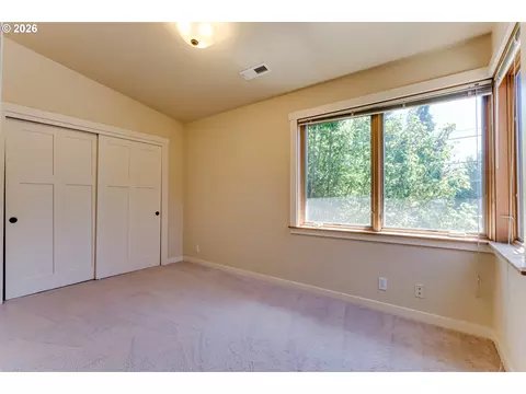 Bedroom - 1485 Perdue Loop, Eugene, OR 97401 photo 4 of 7