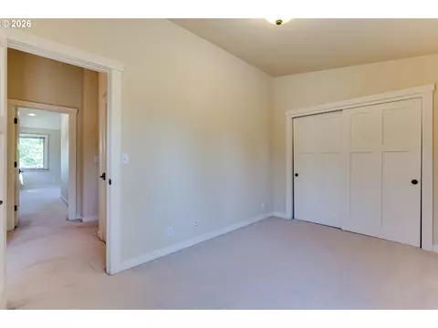 Bedroom - 1485 Perdue Loop, Eugene, OR 97401 photo 5 of 7
