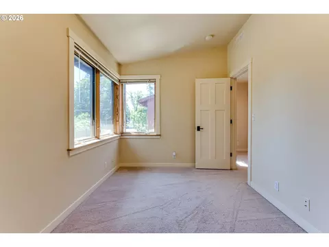 Bedroom - 1485 Perdue Loop, Eugene, OR 97401 photo 3 of 7
