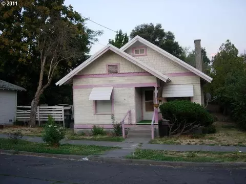318 NW 6th St, Pendleton, OR 97801 photo 1