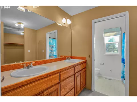 Bath - 3800 SW Rodlun Rd, Gresham, OR 97080 photo 1 of 3