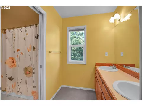 Bath - 3800 SW Rodlun Rd, Gresham, OR 97080 photo 2 of 3