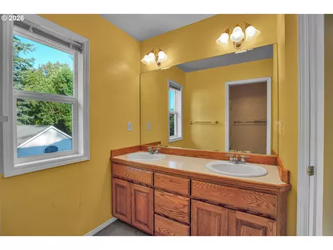 Bath - 3800 SW Rodlun Rd, Gresham, OR 97080 photo 3 of 3