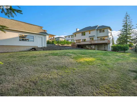 Exterior - 3800 SW Rodlun Rd, Gresham, OR 97080 photo 6 of 7
