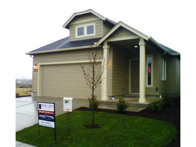 1922 Adelman Loop, Eugene, OR 97402 photo 1