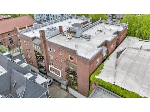 1811 NW Couch St #207, Portland, OR 97209