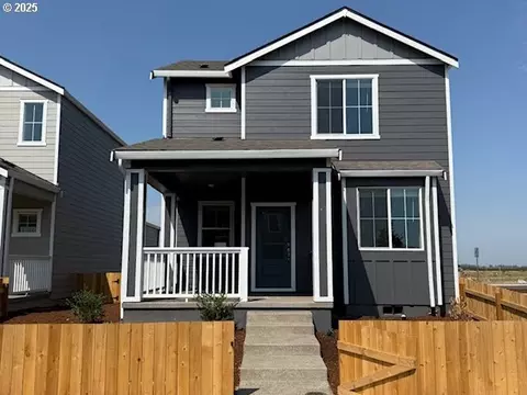 1205 Parkside Ave, Woodburn, OR 97071