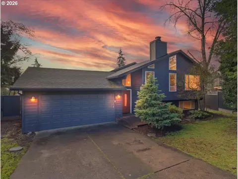 7005 Debbie Ct, Gladstone, OR 97027