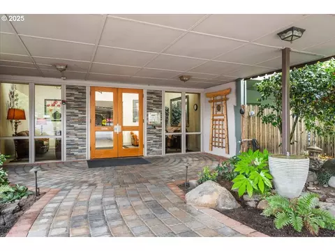 45 Eagle Crest Dr #322, Lake Oswego, OR 97035