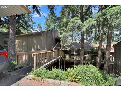 202 Trailside Loop, Eugene, OR 97405