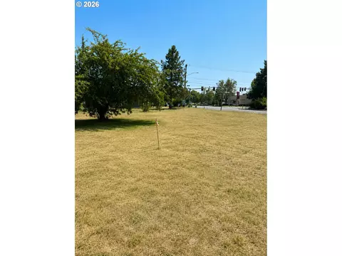 royal ave, Eugene, OR 97402 photo 3